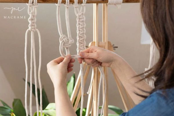 Chất liệu dây ảnh hưởng đến cảm giác và phong cách của rèm macrame