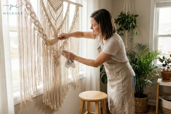 Vệ sinh và bảo quản đúng cách giúp rèm macrame luôn bền đẹp theo thời gian